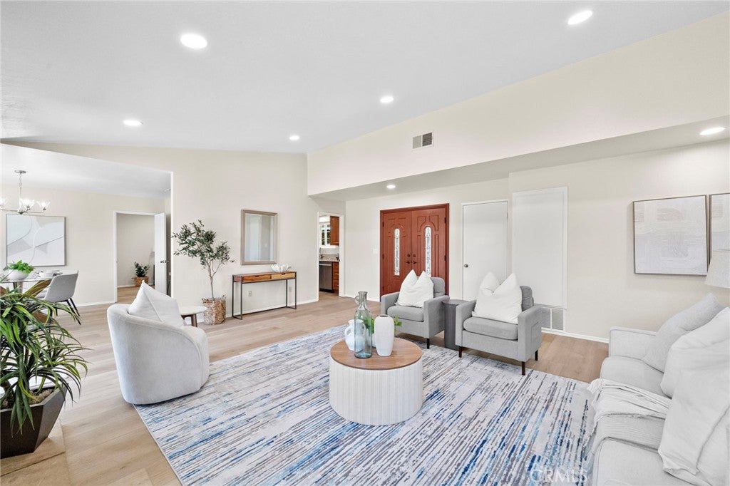 2437 N Sycamore