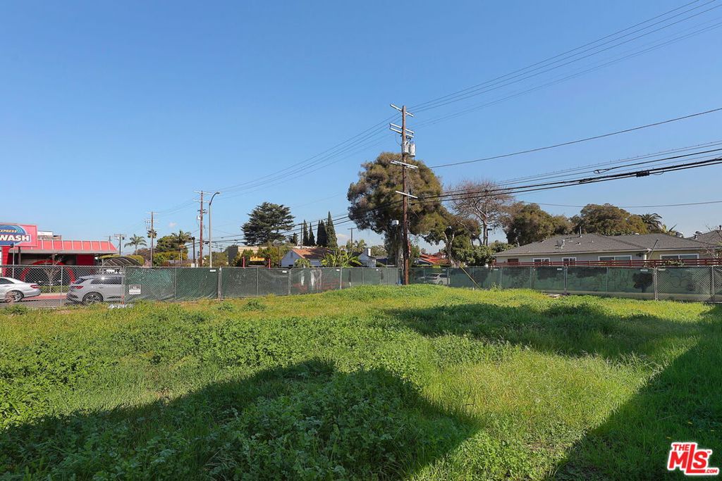2502 S Robertson Boulevard