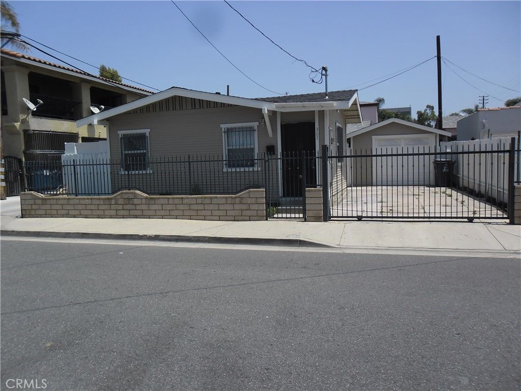 Photo of 307 N Shelton St St, Santa Ana, CA 92703 (MLS # SB26017841)