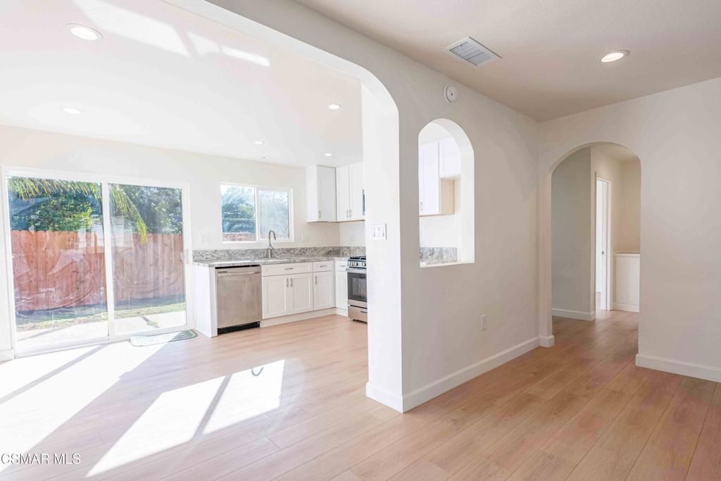 Photo of 764 Brossard Drive, Thousand Oaks, CA 91360 (MLS # 226000084)