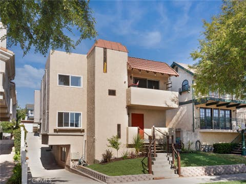 Photo of 118 S Lucia Ave, Redondo Beach, CA 90277 (MLS # SB26126857)