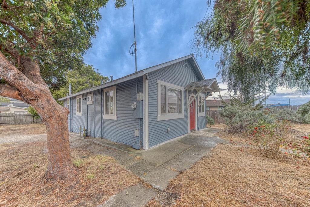 944 Sonoma Avenue