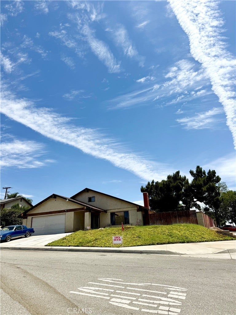 6026 Winncliff