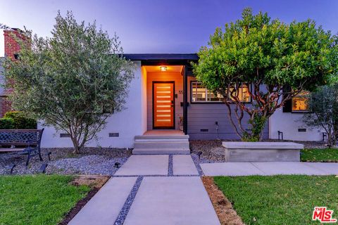 Photo of 5541 E Mezzanine Way, Long Beach, CA 90808 (MLS # 26782413)