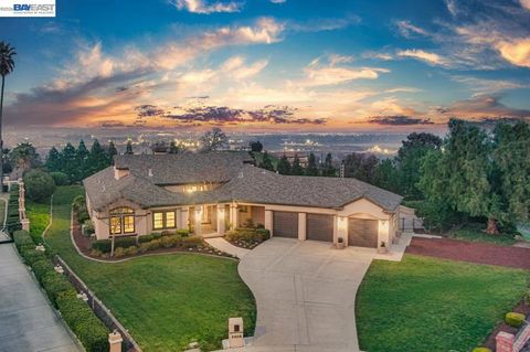 Photo of 2808 Gray Fox Ct Ct, Pleasanton, CA 94566 (MLS # 41126834)