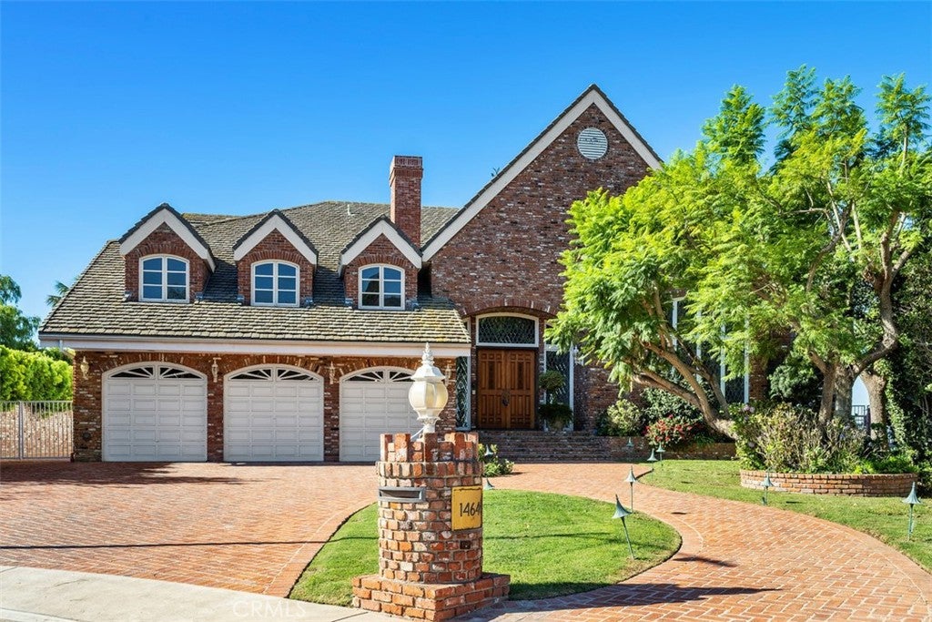 Photo of 1464 Via Cresta, Pacific Palisades, CA 90272 (MLS # SB26204444)