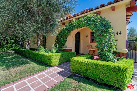 Photo of 144 S Mansfield Avenue, Los Angeles, CA 90036 (MLS # 26999143)