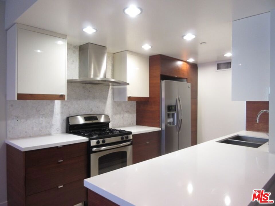 Properties 1 220 E Broadway 205