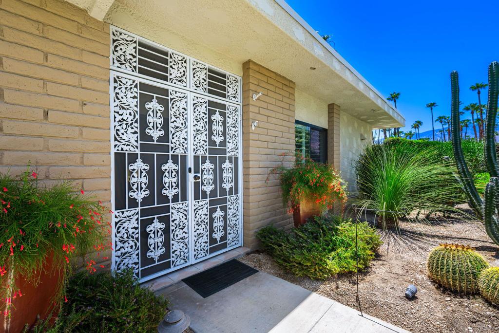 2411 S Oakcrest Drive