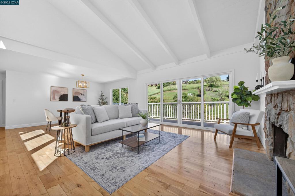 3424 Woodview Dr