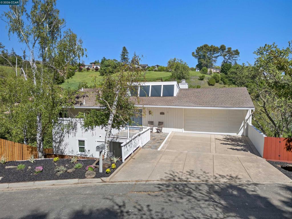 3424 Woodview Dr