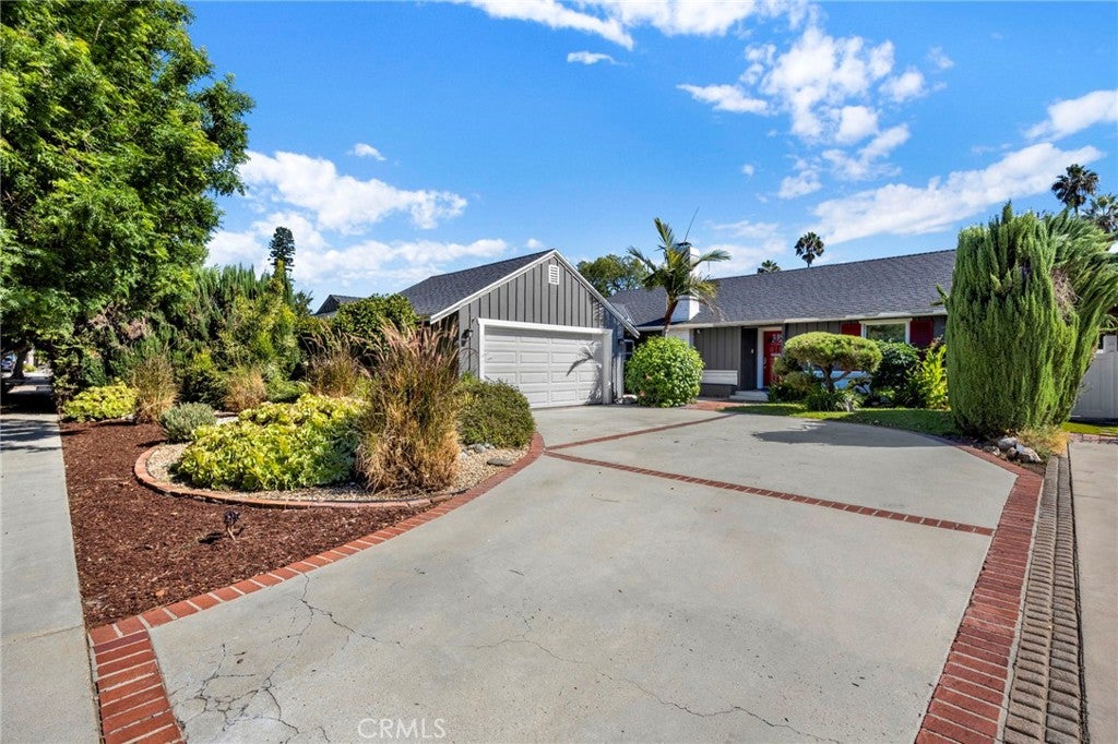 Properties 4 13916 Cohasset Street