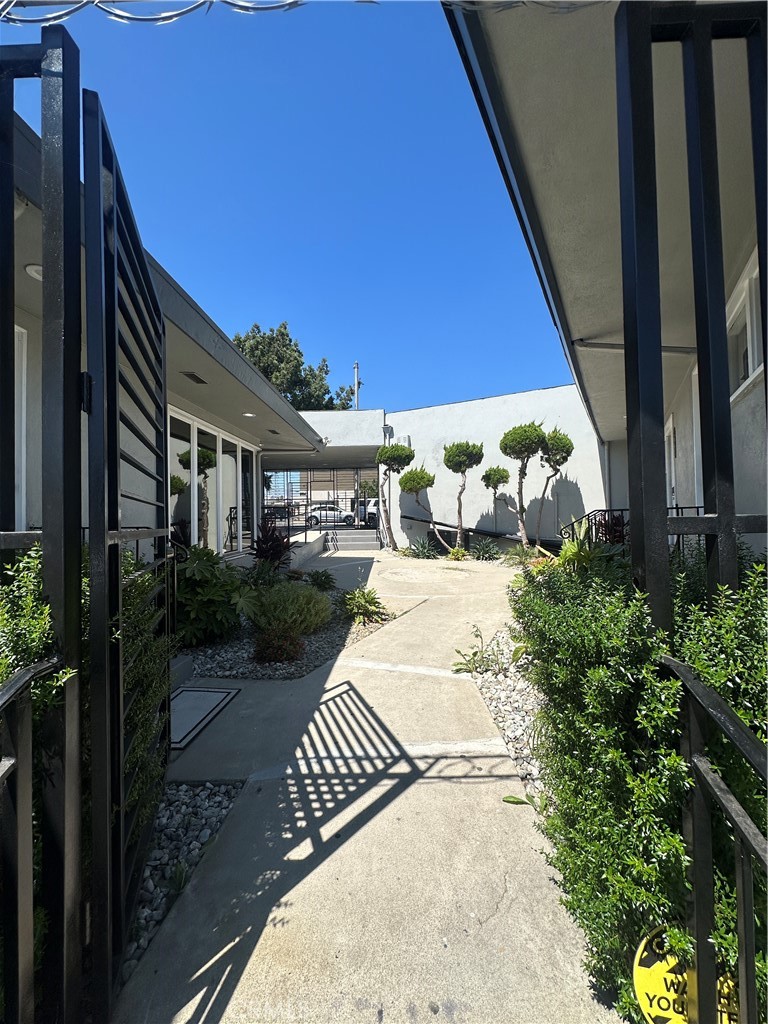 2603 W Beverly Boulevard