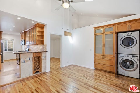 Photo of 325 Vernon Avenue #4, Venice, CA 90291 (MLS # 26864027)
