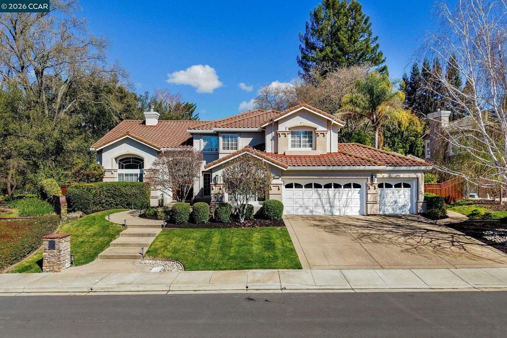 Photo of 101 Victoria Pl Pl, Danville, CA 94506 (MLS # 41127682)