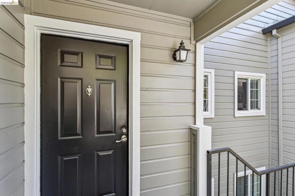 Photo of 600 Canyon Oaks Drive #F, Oakland, CA 94605 (MLS # 41127423)