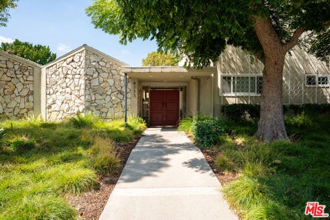 Photo of 4353 Colfax Avenue #24, Studio City, CA 91604 (MLS # 26992573)