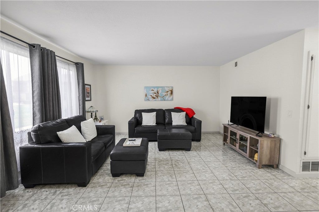 1401 W Cerritos 64