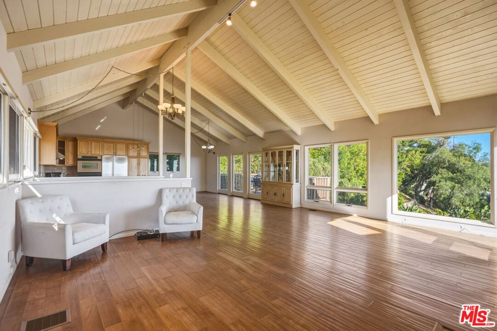 2965 Seabreeze Drive