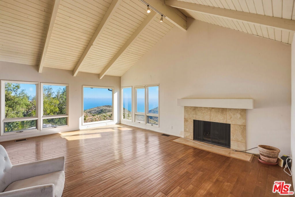2965 Seabreeze Drive