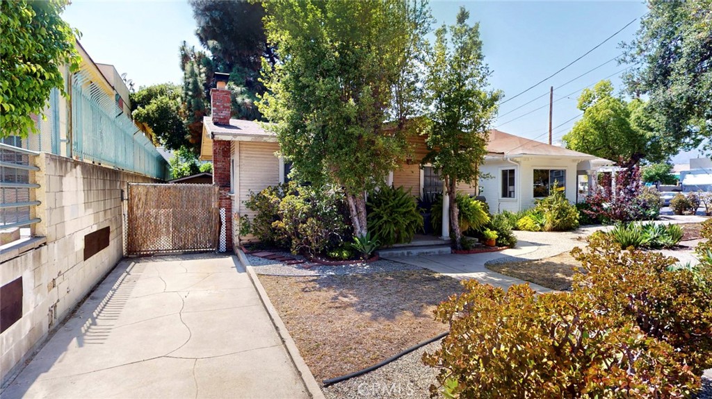 241243 N Verdugo