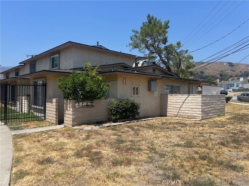 Welcome to this one story condo, min away from Cal State San Bernardino. This home features : Freshly new paint through out home, Large 1 bedroom / 1 Full Bath home, New light fixtures w/ ceiling fans, Tile and matching vinyl though out home. HOA dues cover: water, trash, sewer, and outside building maintenance also roof. HOA also includes: Pool, Spa / hot tub, and clubhouse.