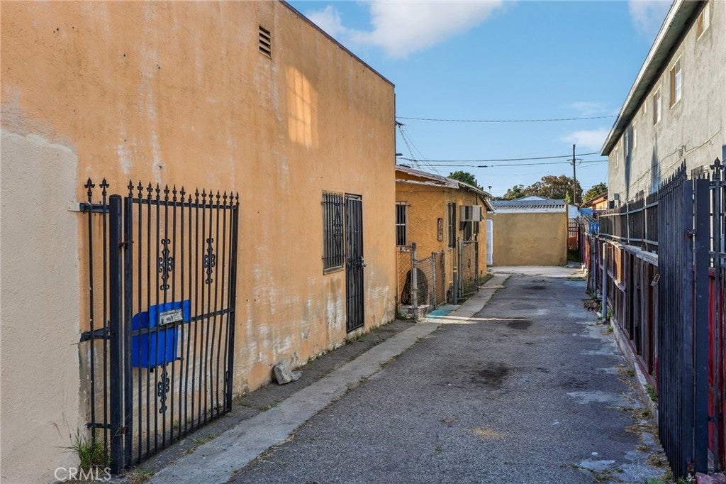 3309 W Florence