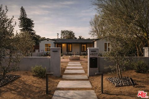 Photo of 4837 Gentry Avenue, Valley Village, CA 91607 (MLS # 25631569)