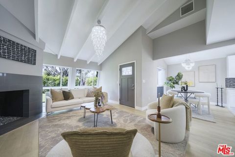 Photo of 5628 Cleon Avenue, North Hollywood, CA 91601 (MLS # 26806535)