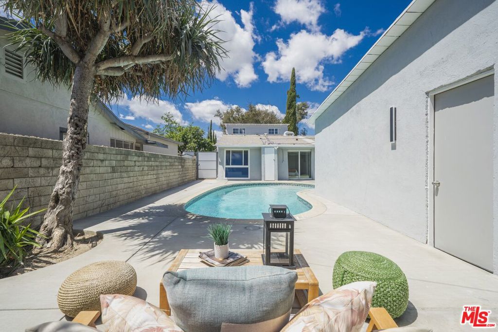 5628 Cleon Avenue, North Hollywood CA 91601