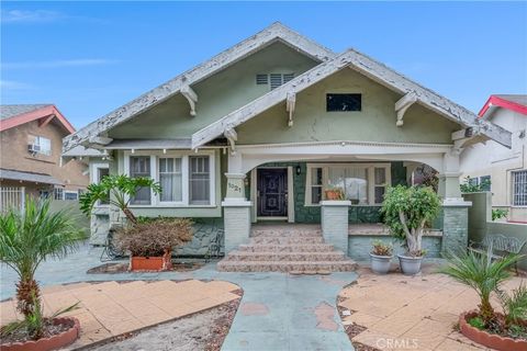 Photo of 1021 W 48th St, Los Angeles, CA 90037 (MLS # RS25259301)