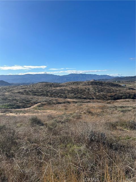 Photo of 12 Alexander Drive, Hemet, CA 92544 (MLS # SW26047758)