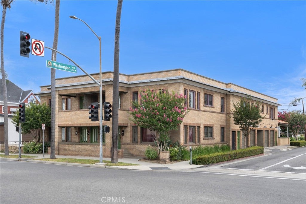 1301 N Broadway