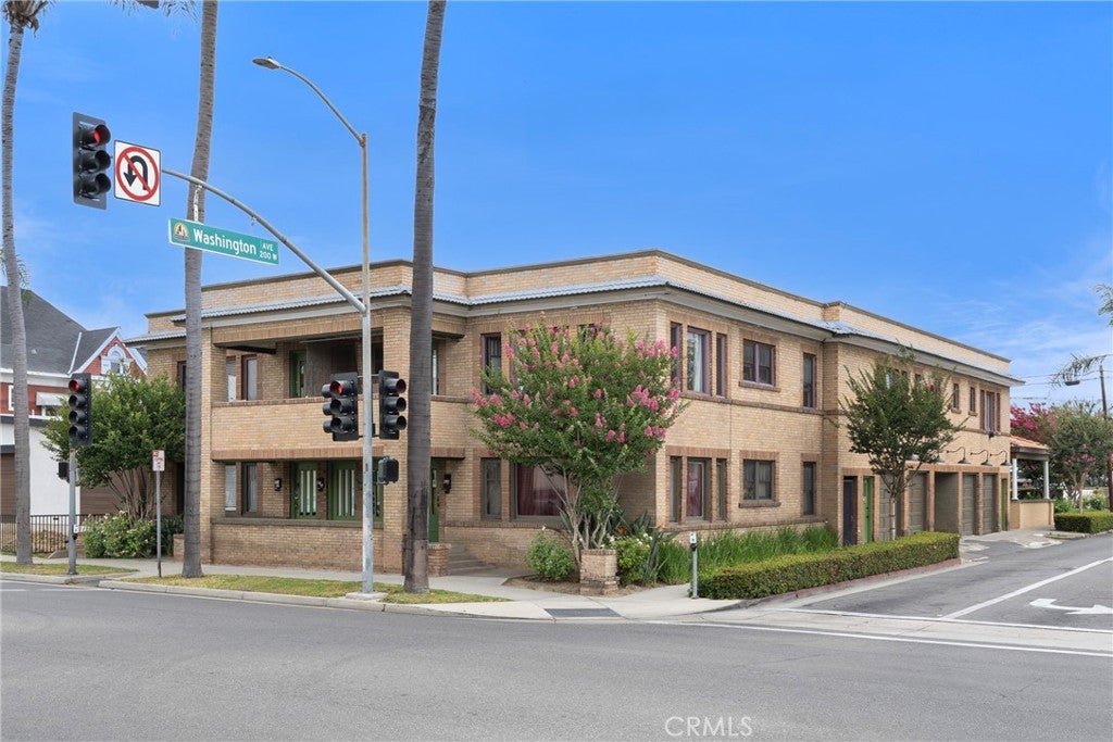 1301 N Broadway
