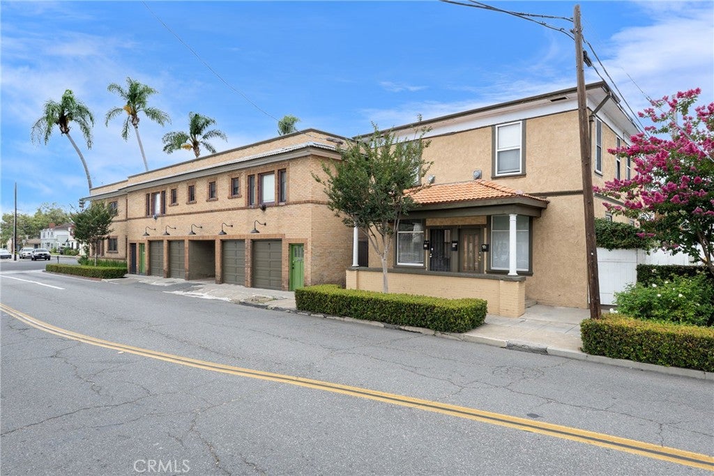 1301 N Broadway