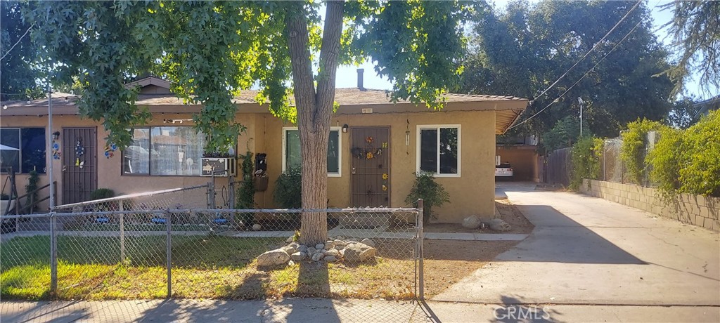 Situated in Pasadena’s sought-after North Raymond neighborhood, this beautifully renovated 1-bedroom, 1-bath unit combines modern updates with a convenient, connected location. The bright and inviting interior showcases new laminate flooring, an upgraded bathroom with stylish vanity and toilet, and a refreshed kitchen complete with laundry hookups. Comfort is enhanced by a new double-sided wall heater, water heater, updated bedroom and bathroom windows, and a ceiling fan. One assigned parking stall is included. Set within a quiet, well-maintained building, residents enjoy the area’s historic charm, easy access to shops, dining, and transit, while iconic Pasadena destinations such as Old Pasadena, the Rose Bowl, and Brookside Park are just minutes away.