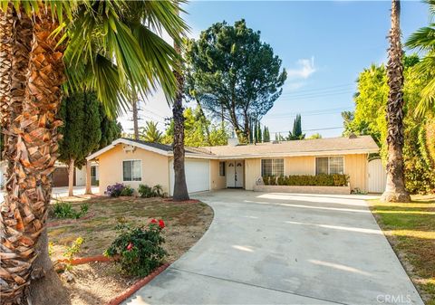Photo of 20865 Martha ST, Woodland Hills, CA 91367 (MLS # SR26104494)