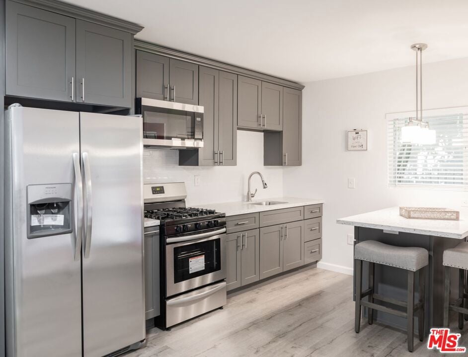 1273 W 36th Place