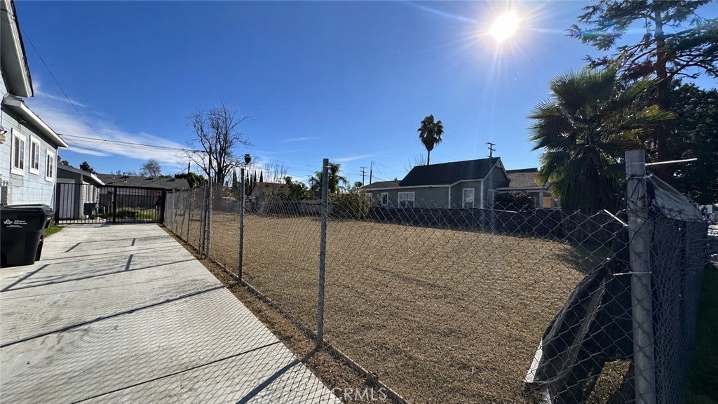 348 N Palomares
