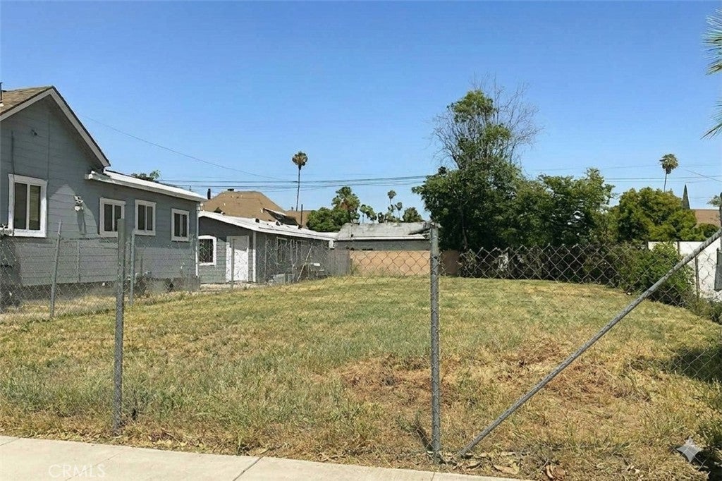348 N Palomares