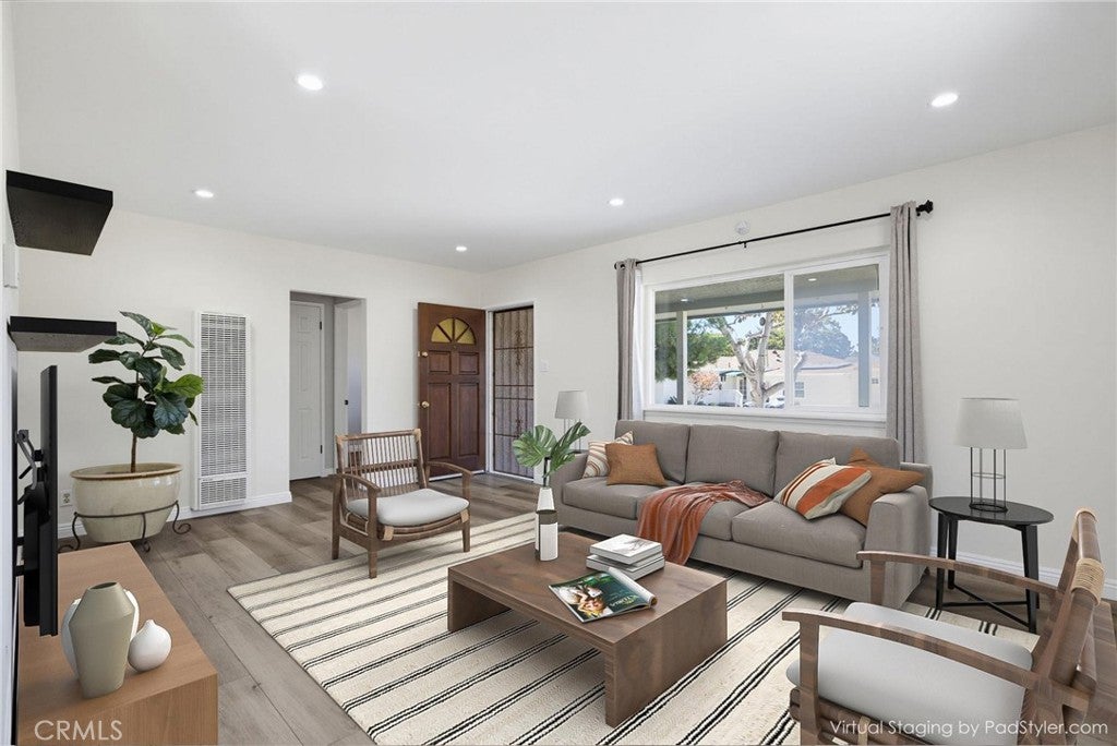 1004 Firmona
