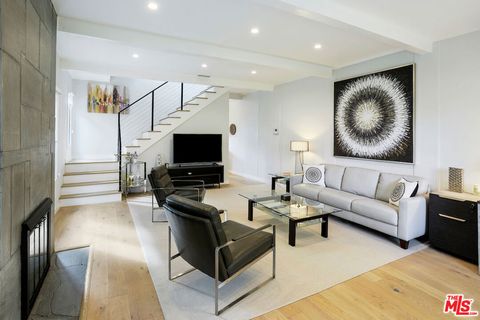 Photo of 823 N Harper Avenue, Los Angeles, CA 90046 (MLS # 26861199)