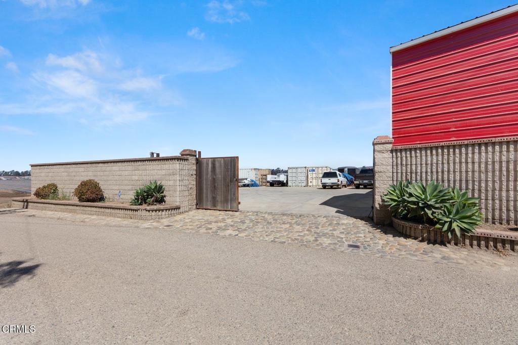 907 Mission Rock Road