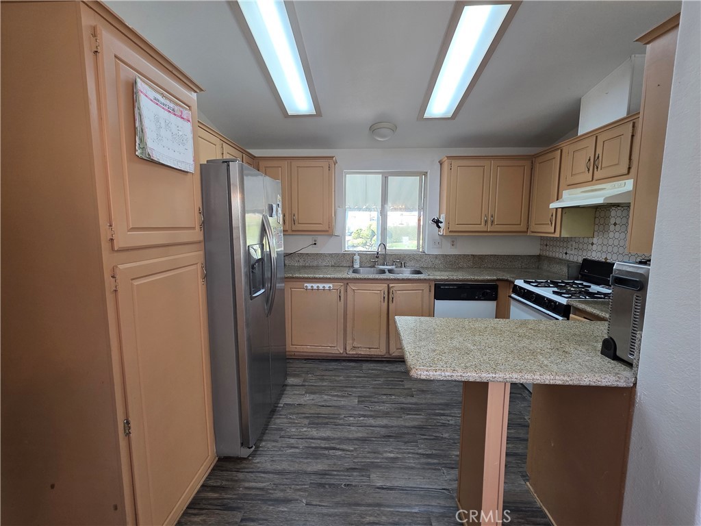 17700 WESTERN Avenue 1