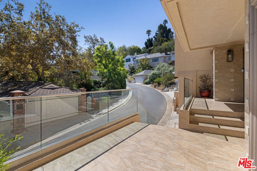 3751 Prestwick Drive, Los Angeles CA 90027