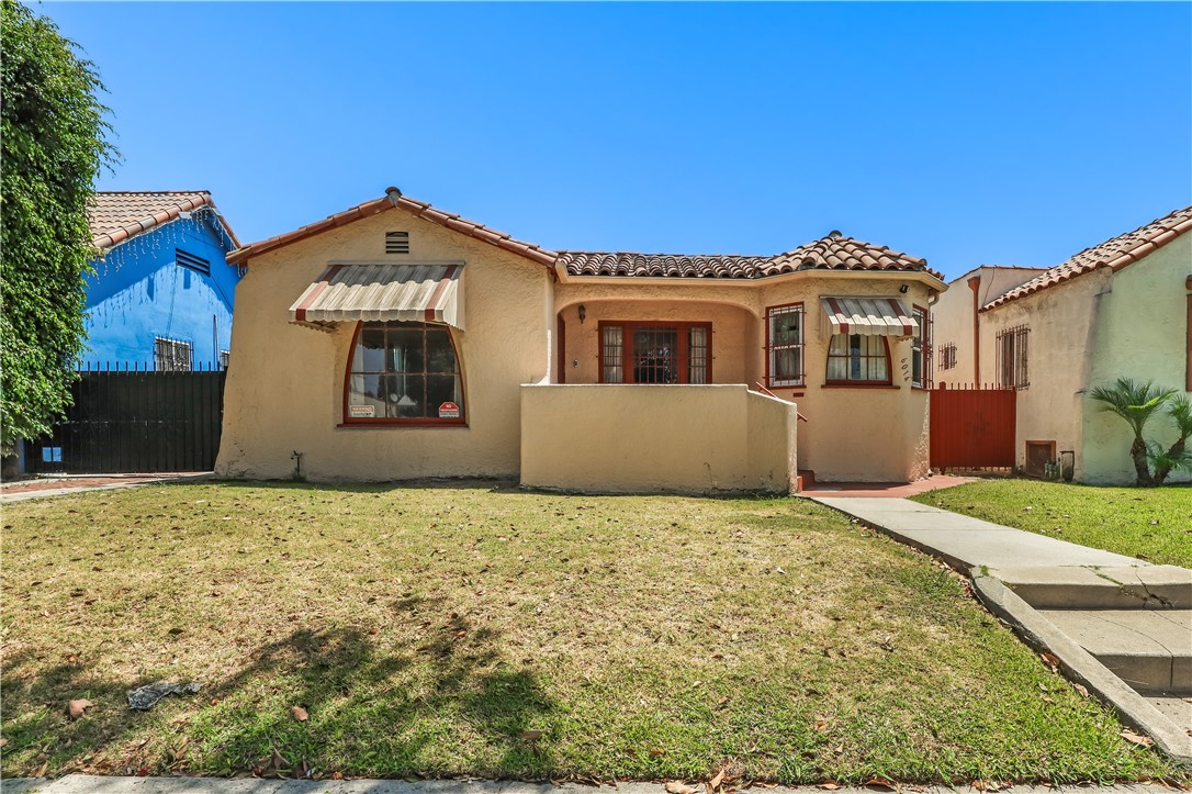 Welcome to 6014 S Van Ness Ave — A Cosmetic Fixer with Tremendous Upside in Rapidly Growing South LA!
This 3-bedroom, 2-bathroom single-family home offers 1,492 sq ft of living space on a 4,951 sq ft lot and is packed with potential for first-time buyers, investors, or anyone looking to add value in a high-demand area.
The home features great bones, an open layout, and abundant natural light. The kitchen was updated with new cabinets in 2015. The rest of the property offers a blank canvas ready for your personal vision, making it ideal for buyers using a 203(k) renovation loan or investors seeking a value-add opportunity.
The gated backyard and detached garage offer privacy and off-street parking and hold loads of potential for entertaining, gardening, or adding an ADU (buyer to verify with city).
Located minutes from SoFi Stadium, Leimert Park, USC, LAX, and the West Adams corridor, this Hyde Park-adjacent home sits in one of LA’s most promising neighborhoods with strong community roots and rapid appreciation.
Whether you’re house-hacking, building equity, or flipping your next project—this is the one. Schedule a tour today and unlock the potential of South LA real estate!