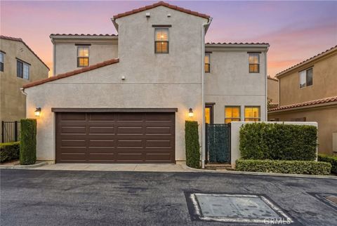 Photo of 11537 Amalfi Way, Porter Ranch, CA 91326 (MLS # SR26072563)