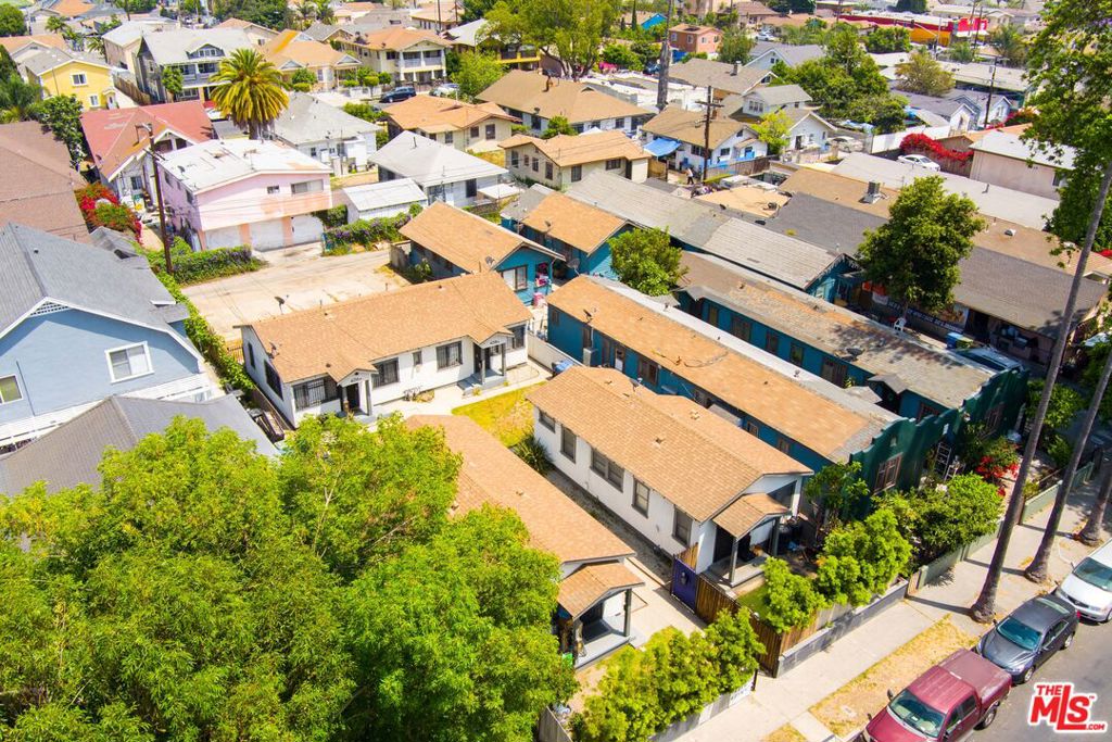 4216 WOODLAWN Avenue