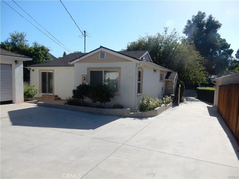 Photo of 5322 Don Pio Drive, Woodland Hills, CA 91364 (MLS # SR26135879)