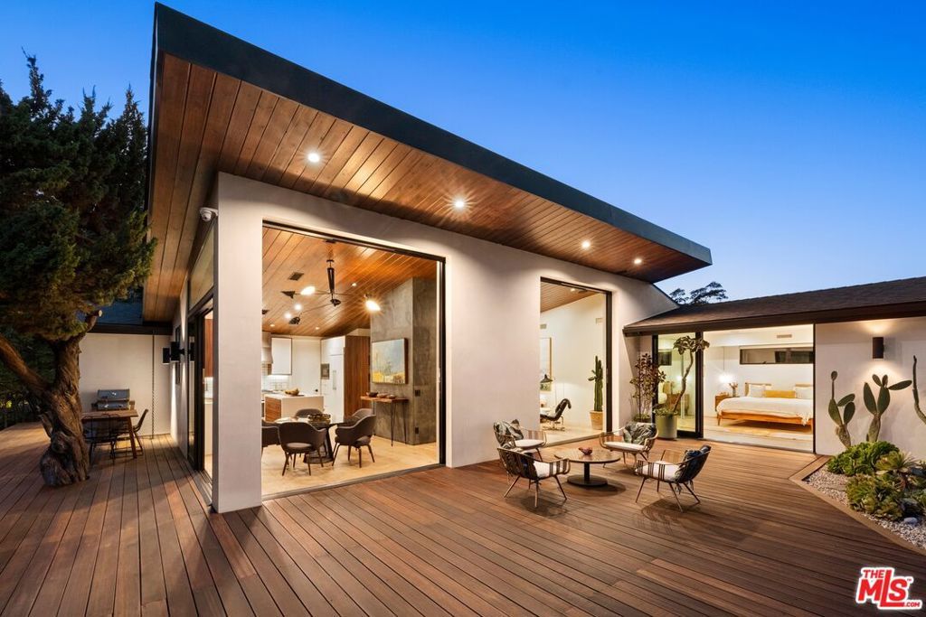 Photo of 2652 Byron Place, Los Angeles, CA 90046 (MLS # 25586143)